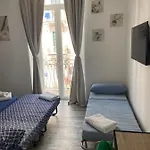 Room27 בית הארחה