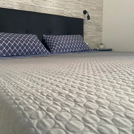 Pensión Room27